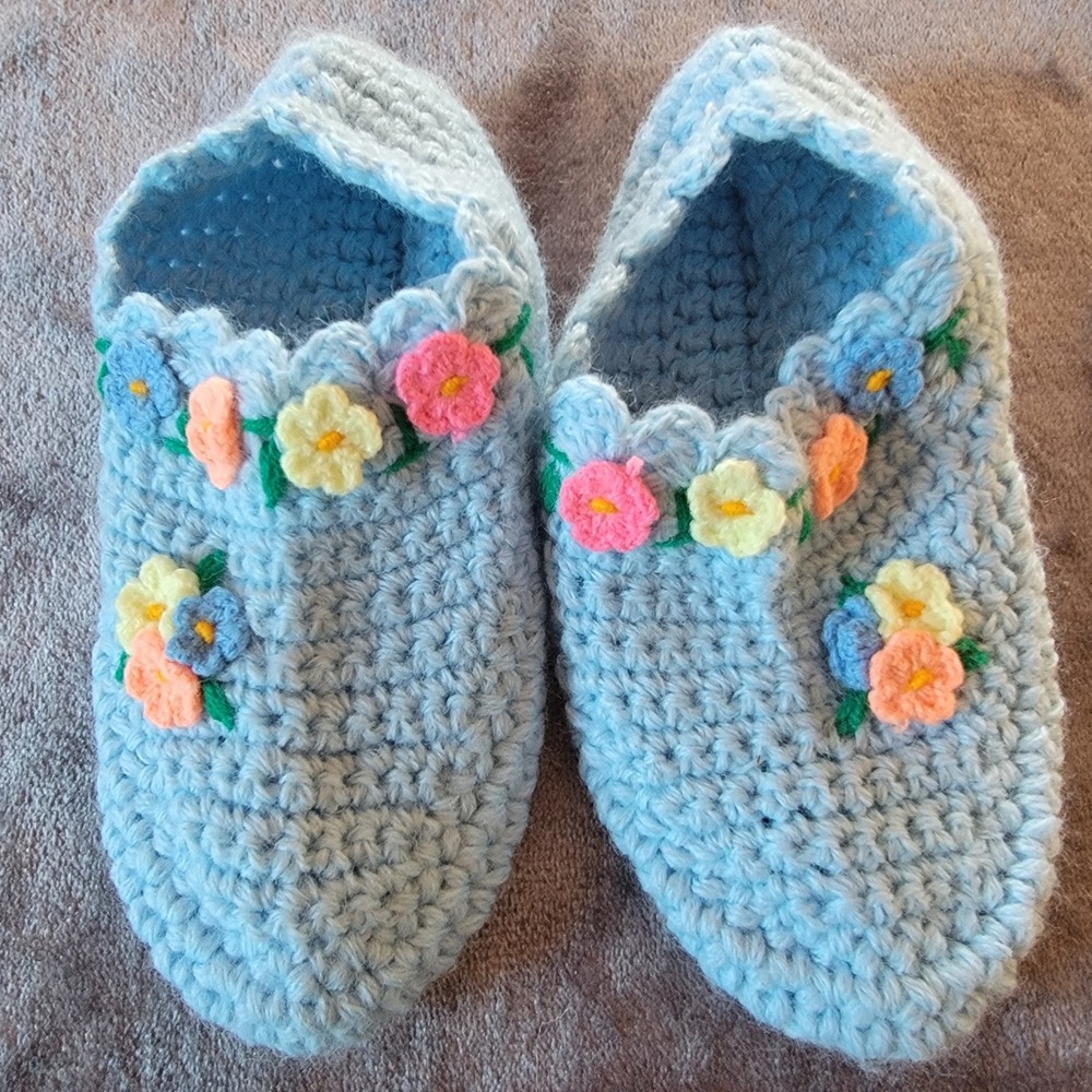 Vintage Lillian Vernon Crochet Slippers Womens OS Blue LNWT Floral Knit S888